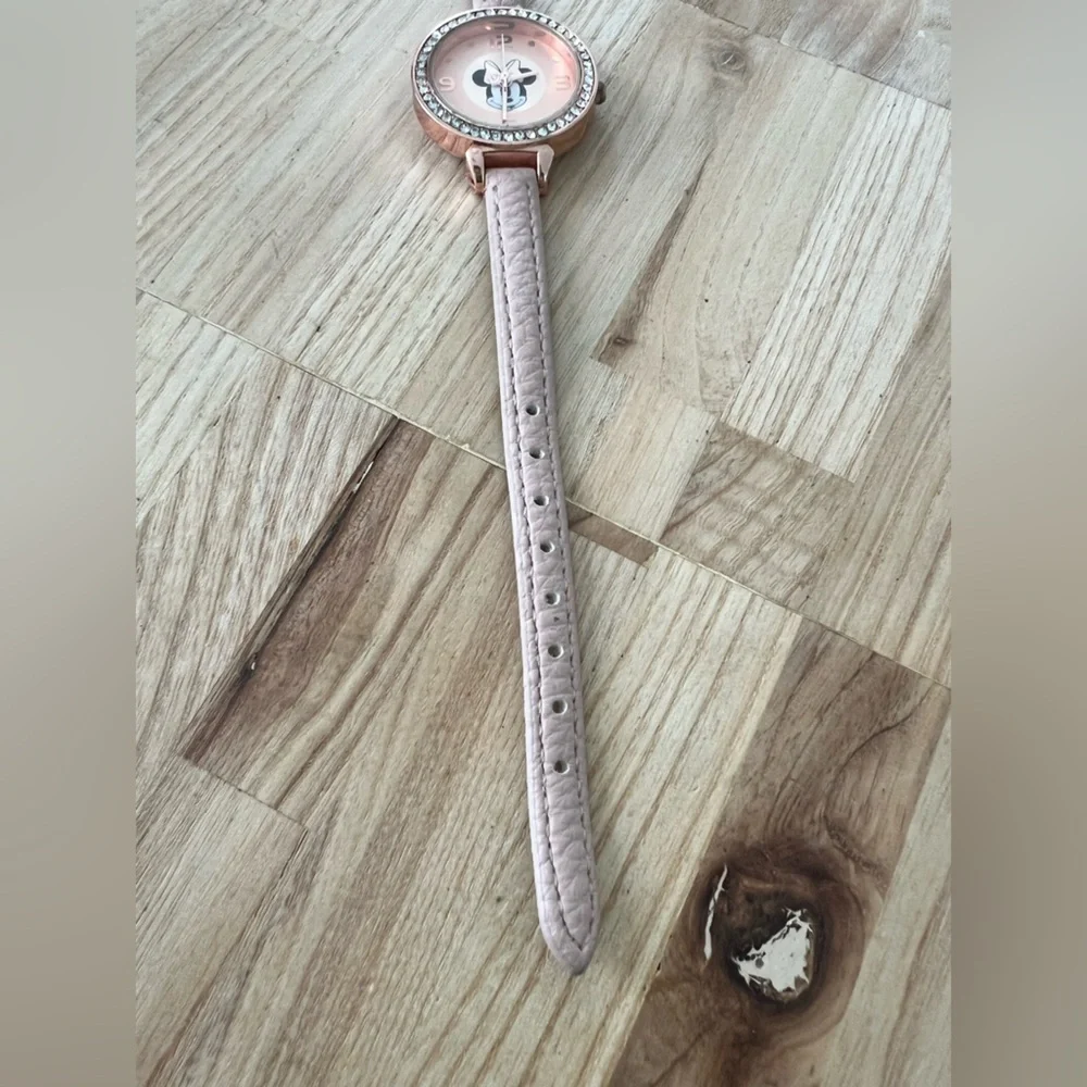 Disney ladies rose gold tone Minnie Mouse watch NEW BATTERY